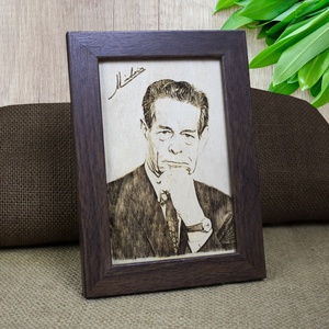 Tablou suvenir din lemn, gravat, Mihai I al Romaniei, dimensiune 10/15 cm, rama inclusa, Casa & Stil de viata, Decoratiuni de casa, Picturi murale, Arta de perete din lemn, Fotografie, grafica, desen, ilustratie, Gravare, pirogravura, ARTYNOS