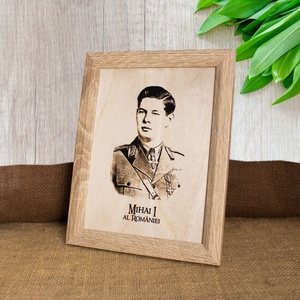 Tablou suvenir din lemn, gravat, Mihai I al Romaniei, dimensiune 15/20 cm, rama inclusa - casă & stil de viață - decorațiuni de casă - picturi murale - artă de perete din lemn - Artynos.ro