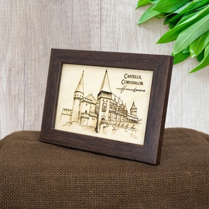 Tablou suvenir din lemn, gravat, Castelul Corvinilor Hunedoara, dimensiune 10/15, rama inclusa - casă & stil de viață - decorațiuni de casă - picturi murale - artă de perete din lemn - Artynos.ro