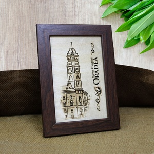 Tablou suvenir din lemn, gravat, Turnul Primariei Oradea, dimensiune 10 x15 cm, rama inclusa - casă & stil de viață - decorațiuni de casă - picturi murale - artă de perete din lemn - Artynos.ro