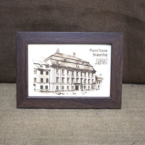 Tablou suvenir din lemn, gravat, Muzeul National Brukenthal Sibiu, dimensiune 10 x15 cm, rama inclusa, Casa & Stil de viata, Decoratiuni de casa, Picturi murale, Arta de perete din lemn, Fotografie, grafica, desen, ilustratie, Gravare, pirogravura, ARTYNOS
