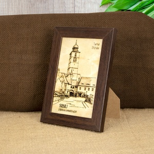 Tablou suvenir din lemn, gravat, Turnul Sfatului, Sibiu, dimensiune 10/15, rama inclusa - casă & stil de viață - decorațiuni de casă - picturi murale - artă de perete din lemn - Artynos.ro