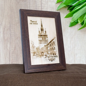 Tablou suvenir din lemn, gravat, Turnul cu Ceas, Sighisoara, dimensiune 10/15, rama inclusa - casă & stil de viață - decorațiuni de casă - picturi murale - artă de perete din lemn - Artynos.ro