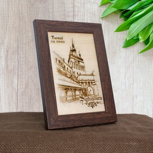 Tablou suvenir din lemn, gravat, Turnul cu Ceas, Sighisoara, dimensiune 10/15, rama inclusa - casă & stil de viață - decorațiuni de casă - picturi murale - artă de perete din lemn - Artynos.ro