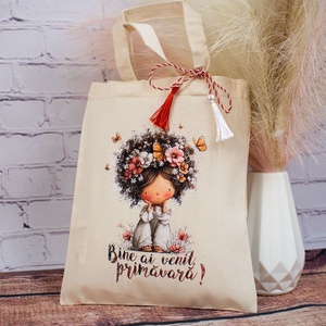Sacoșă mărțișor textilă din bumbac, 22 � 26 cm � Fetița care a adus primăvara - bijuterii - mărțișor - Artynos.ro