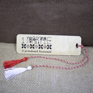 Martisor din lemn, semn de carte gravat cu motive tradionale romanesti - bijuterii - mărțișor - Artynos.ro