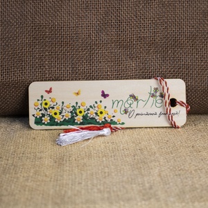 Martisor din lemn, semn de carte, personalizat, Flori de primavara - bijuterii - mărțișor - Artynos.ro