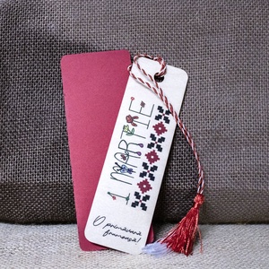Martisor din lemn, semn de carte, personalizat, cu motive tradionale romanesti - Artynos.ro