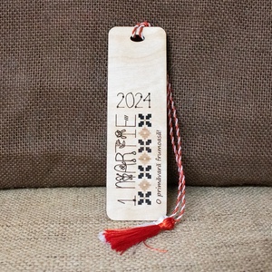 Martisor Semn de carte, personalizat - bijuterii - mărțișor - Artynos.ro