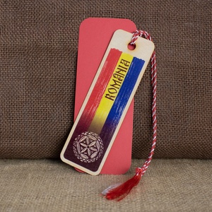 Martisor din lemn, semn de carte, personalizat Visit Romania - Artynos.ro