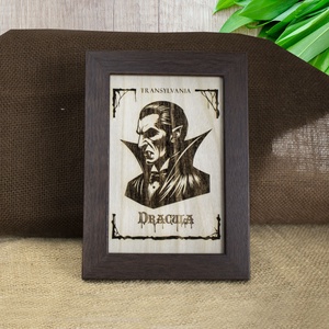 Tablou suvenir din lemn, gravat, Mitul Dracula, dimensiune 10/15, rama inclusa, Casa & Stil de viata, Decoratiuni de casa, Picturi murale, Arta de perete din lemn, Fotografie, grafica, desen, ilustratie, Gravare, pirogravura, ARTYNOS