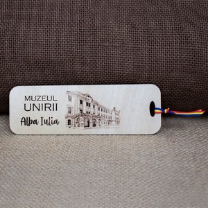 Semn de carte suvenir, din lemn, gravat, Muzeul Unirii - Cetatea Alba Carolina - cărți și creații cu tematică muzicală, cadouri - semn de carte - Artynos.ro