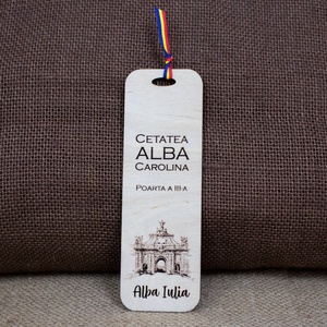 Semn de carte suvenir, din lemn, gravat, Poarta a III-a Cetatea Alba Carolina - cărți și creații cu tematică muzicală, cadouri - semn de carte - Artynos.ro