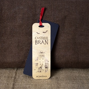 Semn de carte suvenir, din lemn, gravat, Castelul Bran - cărți și creații cu tematică muzicală, cadouri - semn de carte - Artynos.ro