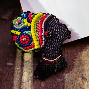 Brosa femeie africana , Bijuterii, Broșă, insigne, Agrafe haine și pantofi, Broderie, Cusătură, ARTYNOS