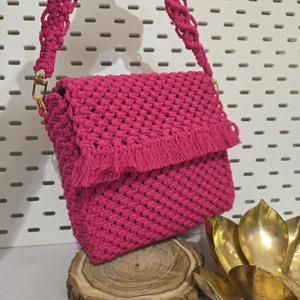 Poșetă Macrame Lucrată Manual  Roz Fucsia cu Franjuri  100% Bumbac Organic - geantă și husă - genți de umăr și genți de mână - genți casual, genți de mână - Artynos.ro