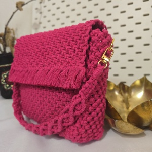 Poșetă Macrame Lucrată Manual  Roz Fucsia cu Franjuri  100% Bumbac Organic - geantă și husă - genți de umăr și genți de mână - genți casual, genți de mână - Artynos.ro