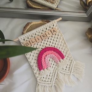 Decor de perete din macrame cu curcubeu și nume personalizat  100% bumbac organic  - casă & stil de viață - accesorii pentru decorat casa - decorațiuni de pereți, decorațiuni suspendate - decorațiuni perete, macramé - Artynos.ro