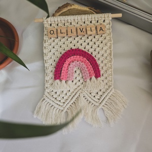 Decor de perete din macrame cu curcubeu si nume personalizat  100% bumbac organic  - Artynos.ro