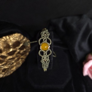 Bratara micro-macrame cu jad galben - Artynos.ro
