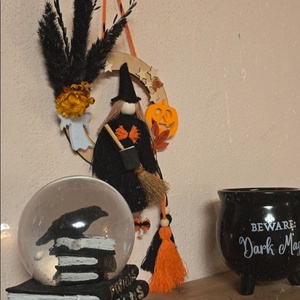 Decorațiune perete vrăjitoare, Păpușă vrăjitoare handmade, Decorațiune drăguță Halloween, Cadou de toamnă - casă & stil de viață - decorațiuni de casă - decorațiuni de pereți - decor de pereți, macrame - Artynos.ro
