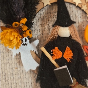 Decorațiune perete vrăjitoare, Păpușă vrăjitoare handmade, Decorațiune drăguță Halloween, Cadou de toamnă - casă & stil de viață - decorațiuni de casă - decorațiuni de pereți - decor de pereți, macrame - Artynos.ro