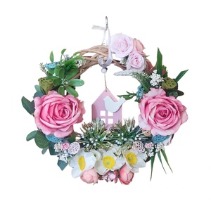 Coronita decorativa trandafiri roz si casuta cu pasare - casă & stil de viață - accesorii pentru decorat casa - decorațiuni de geam și decorațiuni de ușă  - ornamente de ușă  - Artynos.ro