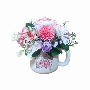 Aranjament floral roz alb in cana ceramica, Casă & Stil de viață, Accesorii pentru decorat casa, Suport de flori, Cutii flori, Aranjament de flori, ARTYNOS