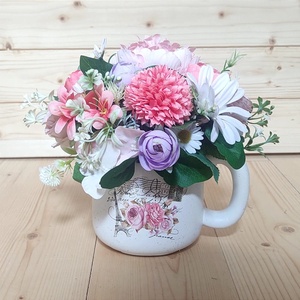 Aranjament floral roz alb in cana ceramica - casă & stil de viață - accesorii pentru decorat casa - suport de flori - cutii flori - Artynos.ro