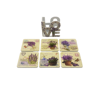 Set 6 suporti patrati de pahare de 10 cm, din lemn, modele diferite cu lavanda , culoare crem mov, cu cutie de depozitar - casă & stil de viață - accesorii pentru echipamente de bucătărie - accesorii de servire - suporturi pahare - Artynos.ro