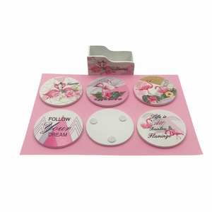 Set 6 suporti rotunzi de pahare din lemn de 10 cm diametru si cutie depozitare, design flamingo roz - casă & stil de viață - accesorii pentru echipamente de bucătărie - accesorii de servire - suporturi pahare - Artynos.ro