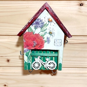 Casuta decorativa/ suport chei Casuta cu maci si bicicleta   , Casă & Stil de viață, Accesorii pentru decorat casa, Decorațiuni de pereți, decorațiuni suspendate, Suport pentru chei, Decoupage, transfer și tehnici șervețel, Prelucrarea lemnului, ARTYNOS