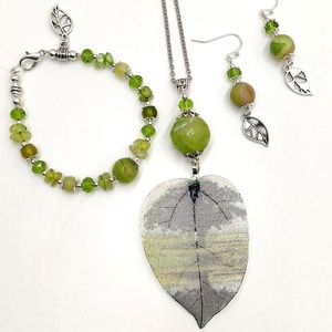 Set bijuterii cu peridot, serpentin si frunzulite, lucrat manual, unicat - Artynos.ro