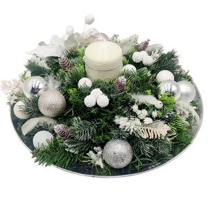 Aranjament  pentru sarbatorile de iarna, alb verde, pe platou rotund argintiu, 35 cm - accesorii de crăciun - decorațiuni de advent - decor de masa advent - Artynos.ro