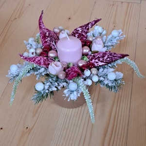 Aranjament pentru sarbatorile de iarna in vas ceramic cu lumanare roz, 23 x 15 cm, Accesorii de Crăciun, Decorațiuni de Advent, Decor de masa Advent, Aranjament de flori, ARTYNOS