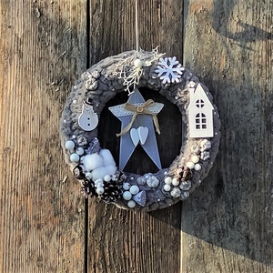 Coronita decorativa cu blanita pentru Craciun, om de zapada si casuta, gri alb, 25 cm (3094) - Artynos.ro