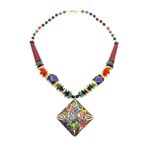 Colier multicolor cu pandantiv patrat, model tibetan - Artynos.ro