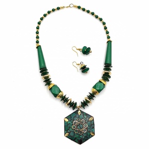 Set colier si cercei verde- auriu, model tibetan, Bijuterii, Seturi de bijuterii, Confecționarea bijuteriilor, ARTYNOS