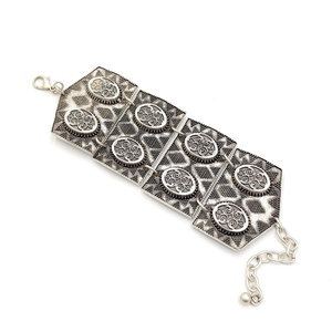 Bratara zamac cu modele ornamentale in relief, Brz034, Bijuterii, Brățări, Brățară împletită, brățară din fire, Confecționarea bijuteriilor, ARTYNOS