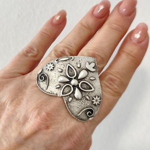 Inel metalic model inima cu design floral in relief, Inz031 - bijuterii - inele - inele rotunde - Artynos.ro