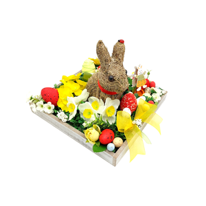 Aranjament floral de Paste in tava lemn cu iepuras de paie, 4465 - Artynos.ro