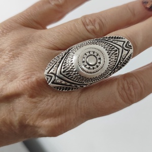 Inel oval alungit din zamac, cu model etnic, Inz093 - bijuterii - inele - inele cu figurine - Artynos.ro