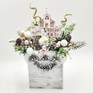 Aranjament de Craciun handmade, sat de poveste, 4542, Craciun, Decoratiuni de Craciun de casa, Decor pentru masa de Craciun, Aranjament de flori, Aranjament decorativ de Craciun realizat manual intr-o cutie din lemn vopsita, cu accente rustice s..., ARTYNOS