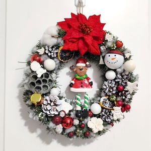 Coronita unicat pentru Craciun lucrata manual, cu ren si floarea craciunului rosie, 3606 - Artynos.ro