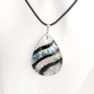 Colier pandantiv cu sidef si insertii negre  4608 - Artynos.ro