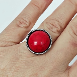 Inel rotund cu howlite rosu 4613 - Artynos.ro