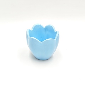 Recipient bleu model lalea, turnat manual, vopsit si lacuit 46285 - Artynos.ro