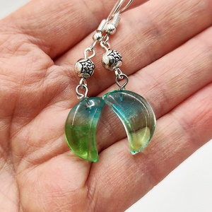 Cercei semiluna albastru verde 4637 - bijuterii - cercei - cercei din sticlă - Artynos.ro