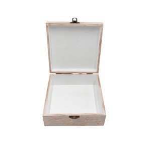Cutie decorativa din lemn, Fata cu flori de vis, 4676 - bijuterii - suporturi și cutii de bijuterii - cutii de bijuterii - Artynos.ro