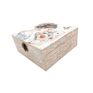 Cutie decorativa din lemn, Fata cu flori de vis, 4676 - bijuterii - suporturi și cutii de bijuterii - cutii de bijuterii - Artynos.ro